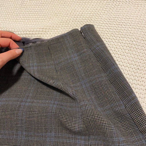 Babaton Modern Mini Skirt - Picture 6 of 6